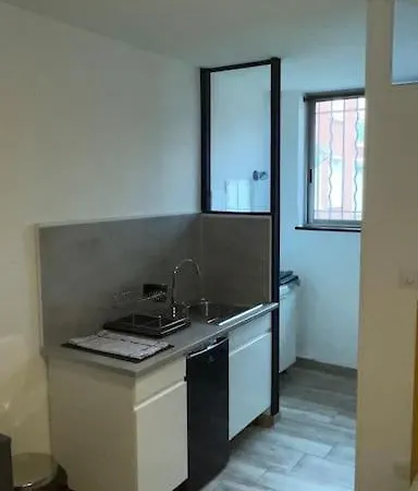 2 Personnes. * Vitry-le-François